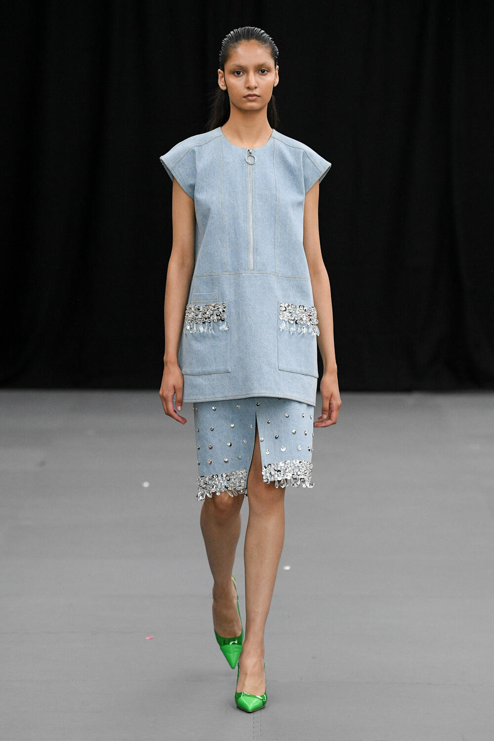 Look 16