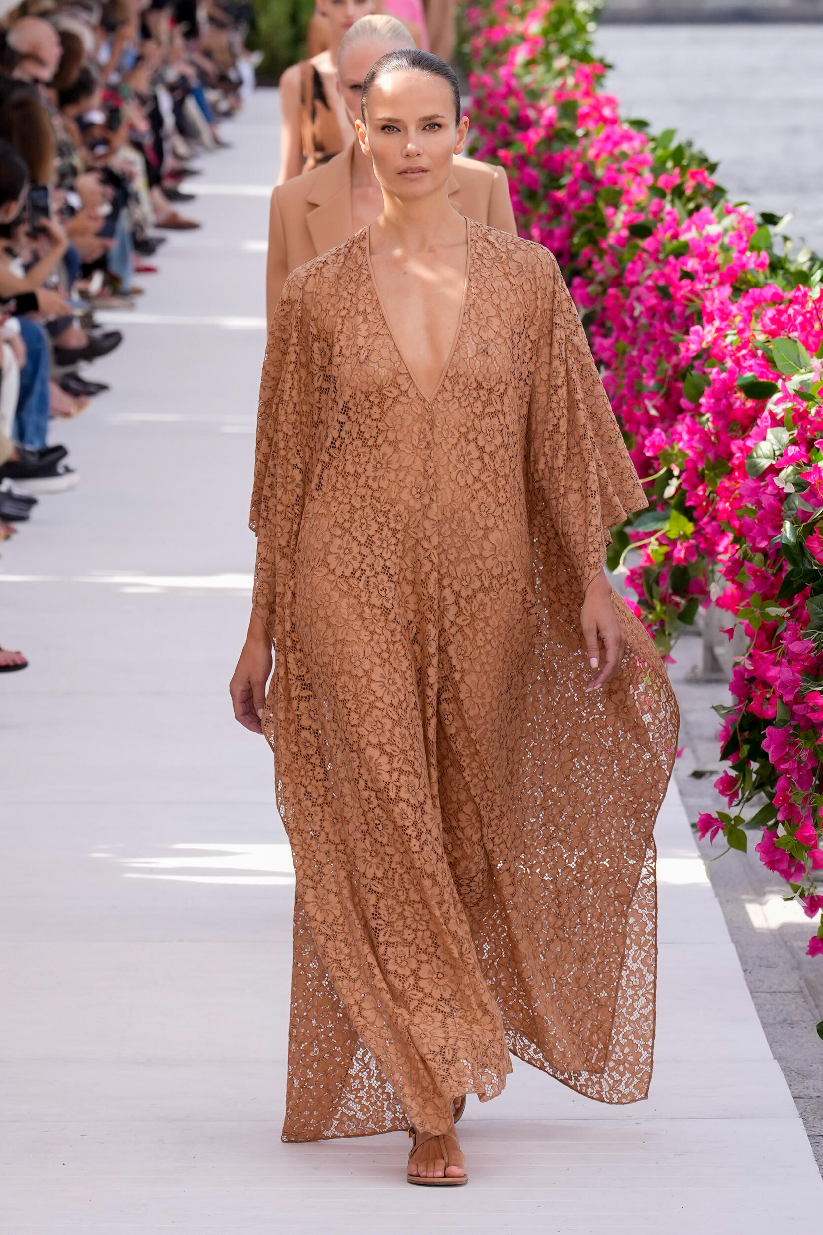 Look 18