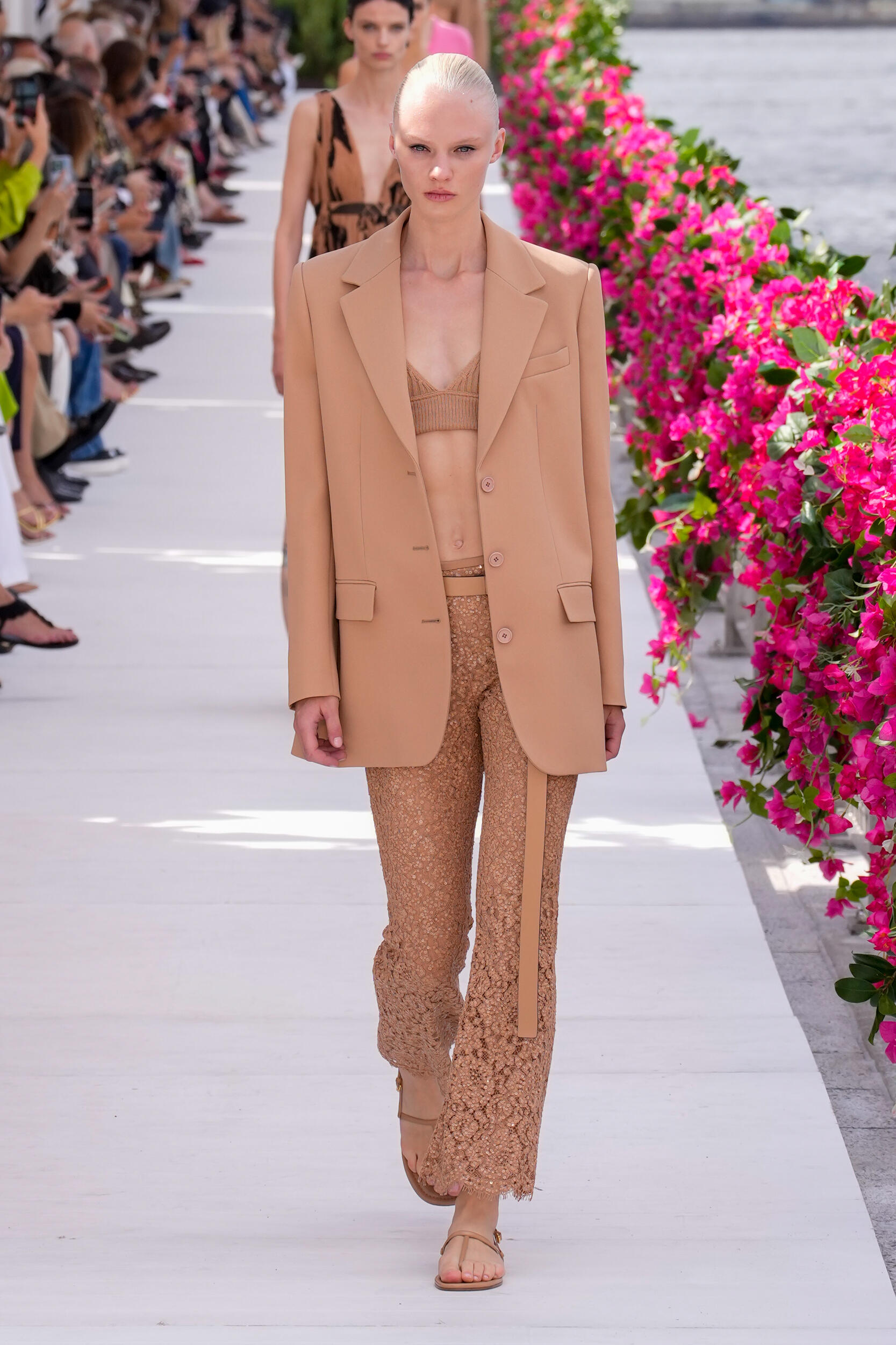 Look 19