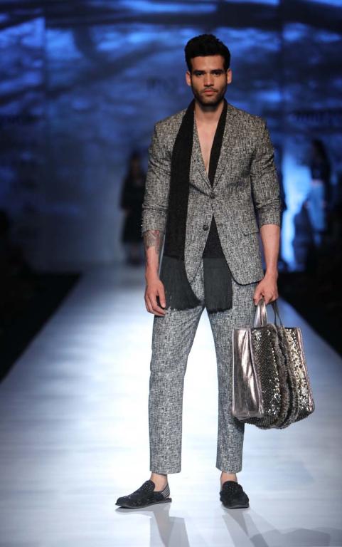 Jacket and Overcoat trend - Amazon India fashion week AW 17 | f-trend