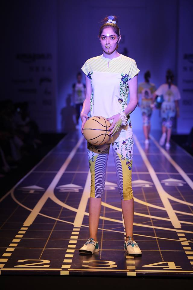 Look 16