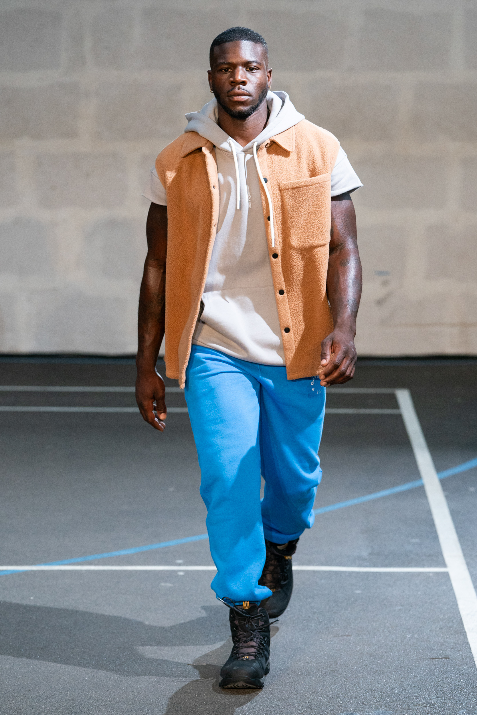 Look 16