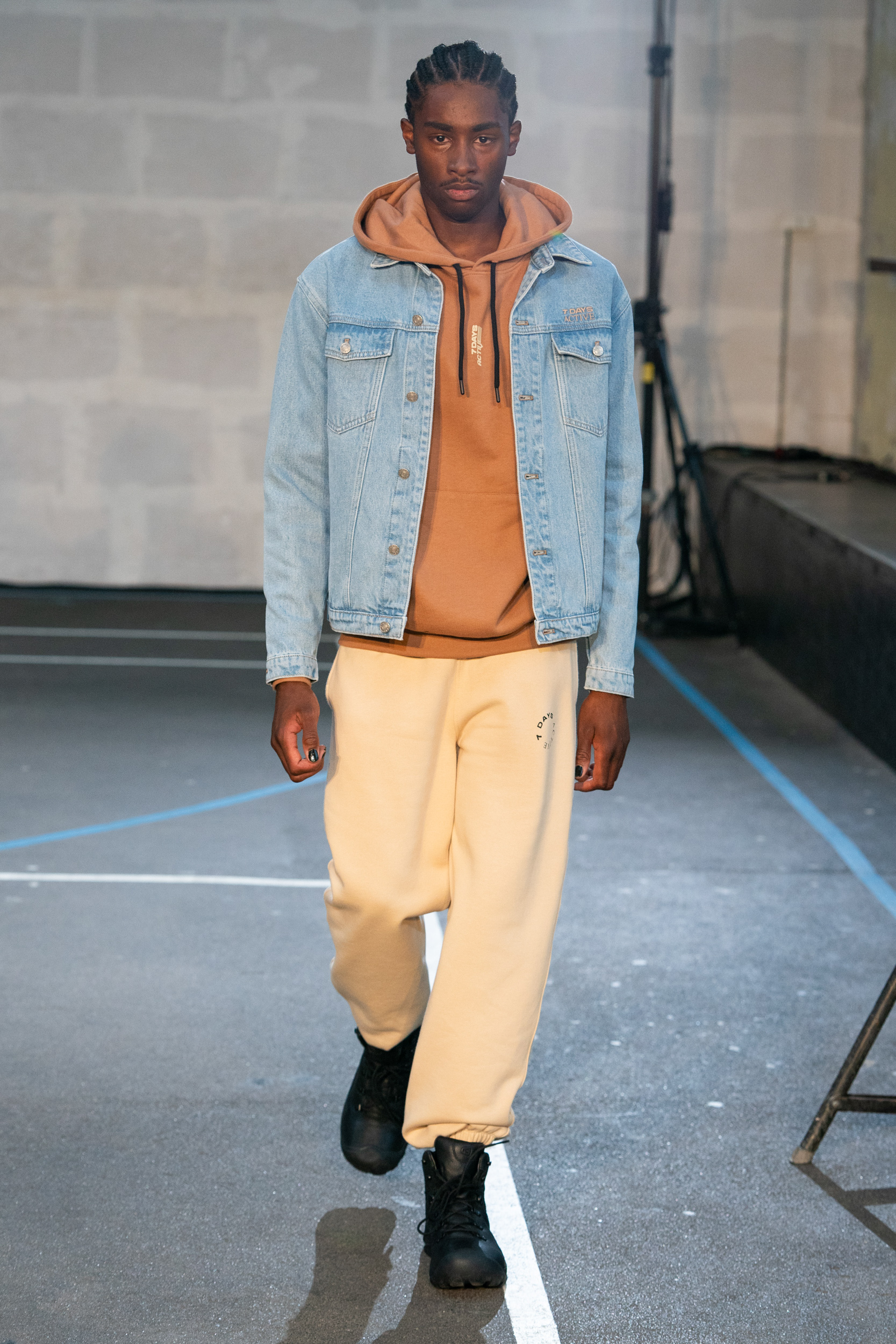 Look 18