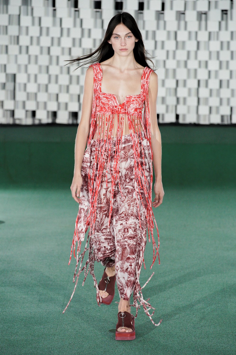 Look 16