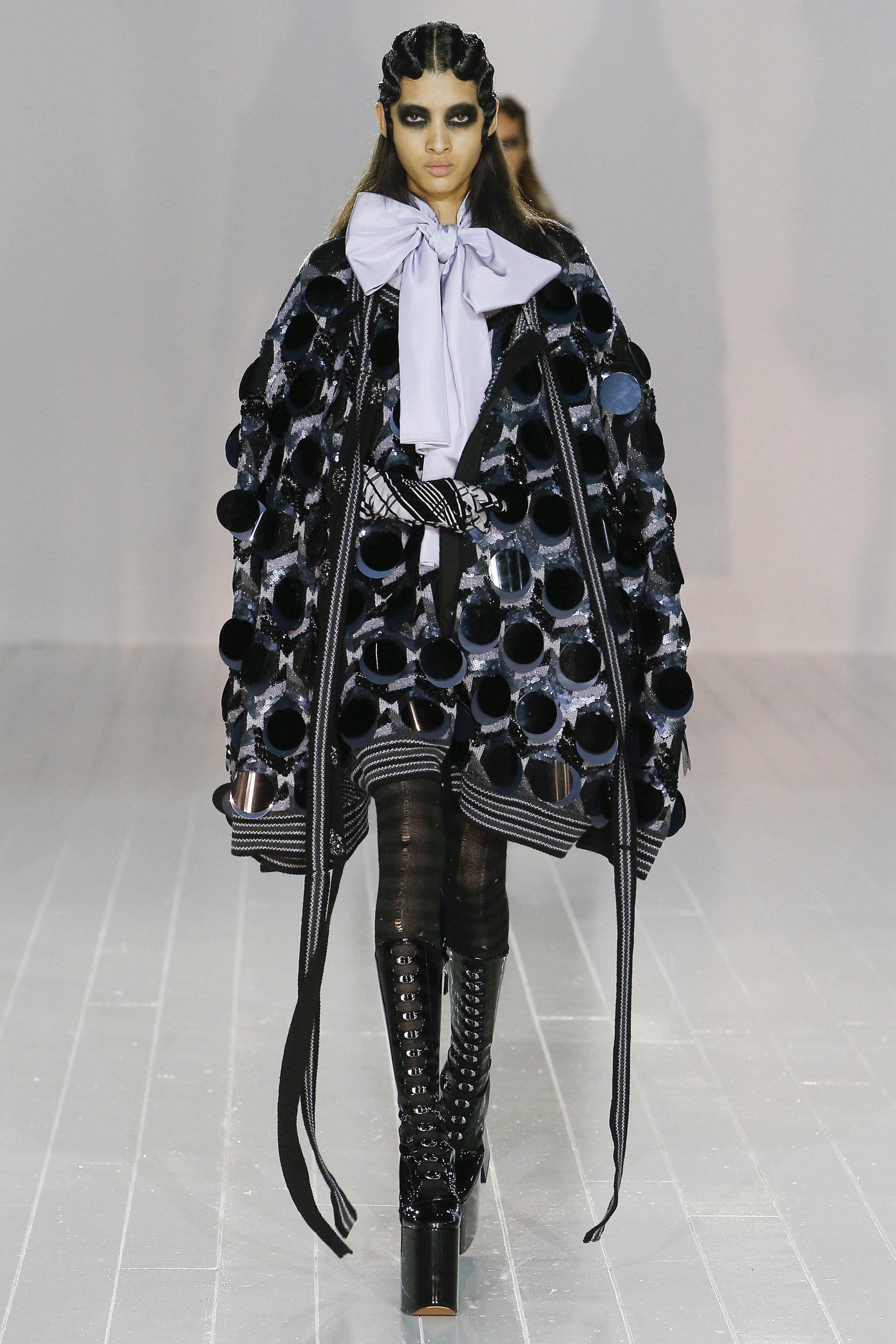 Look 16