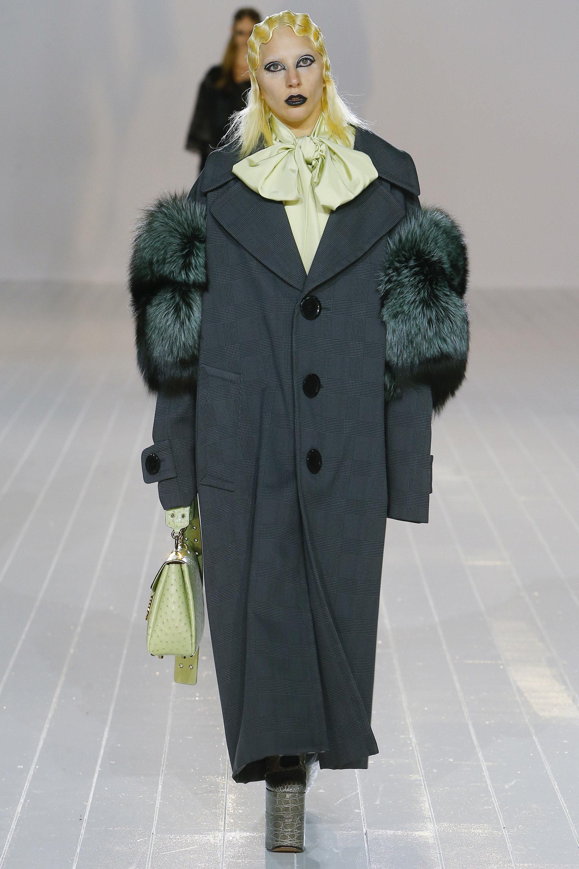 Look 18