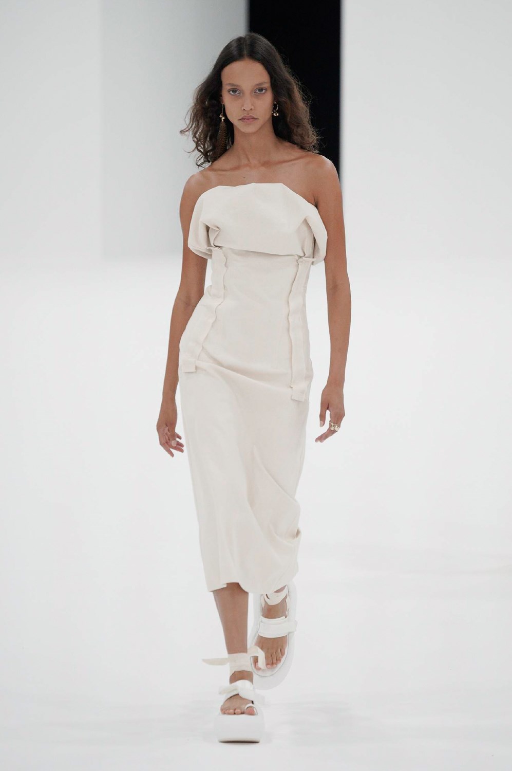 Look 16