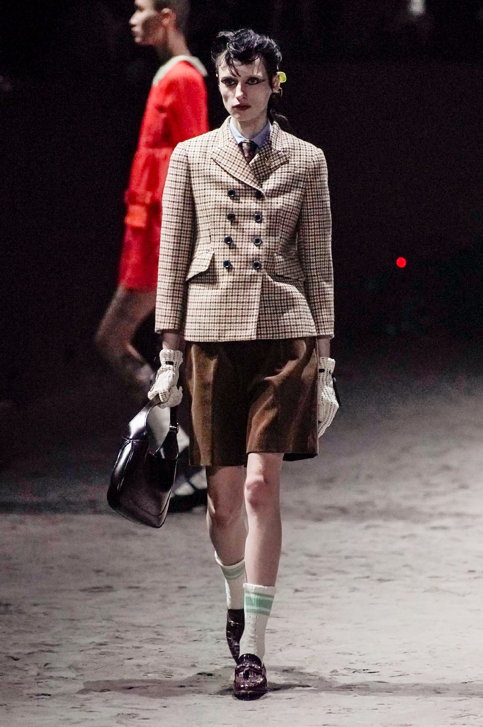 Look 16