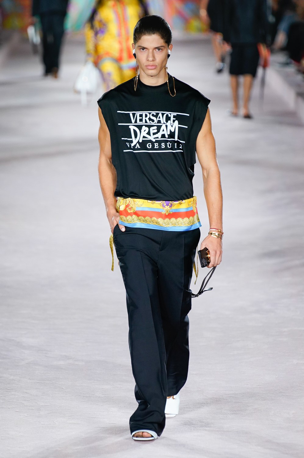 Look 10