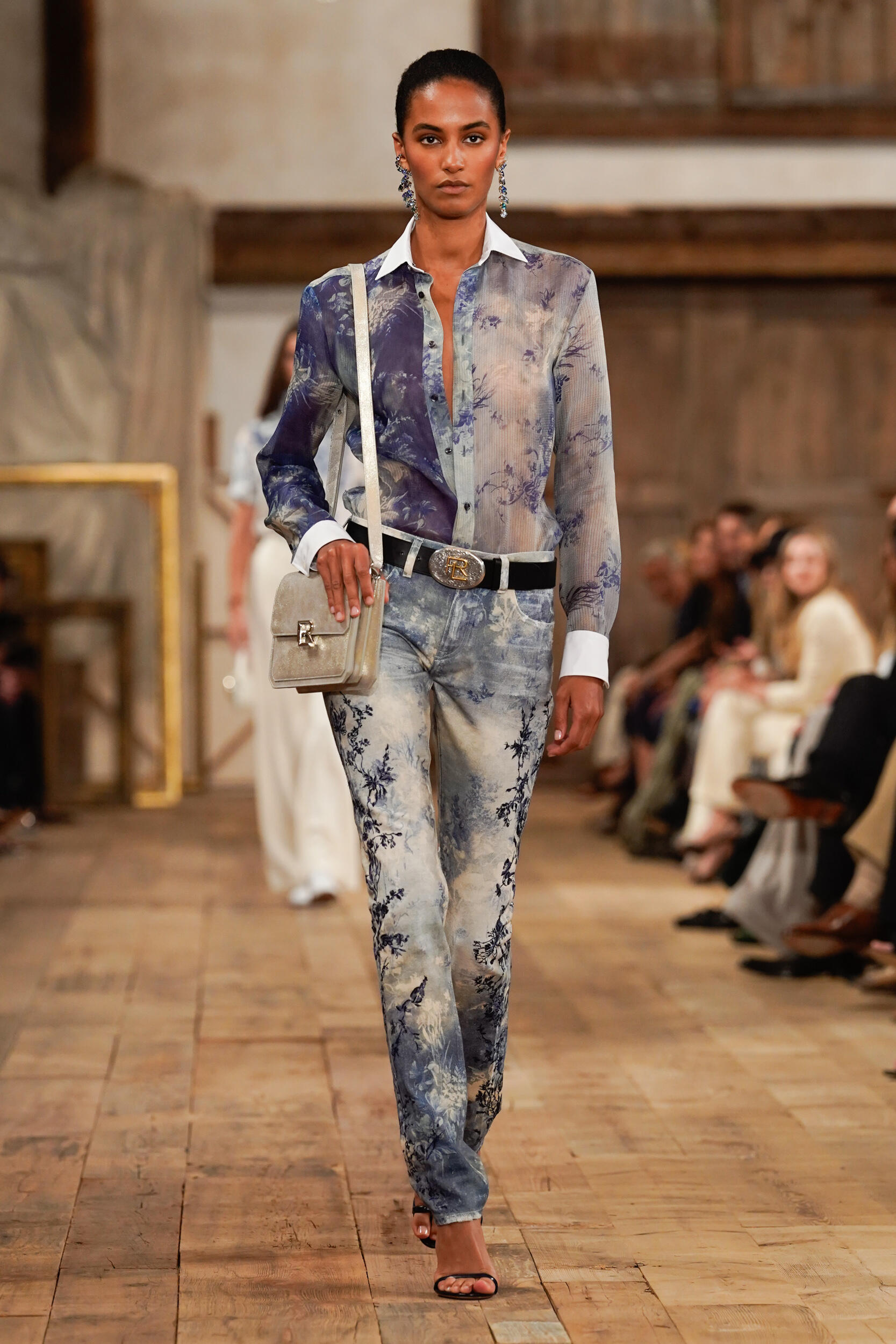 Look 10