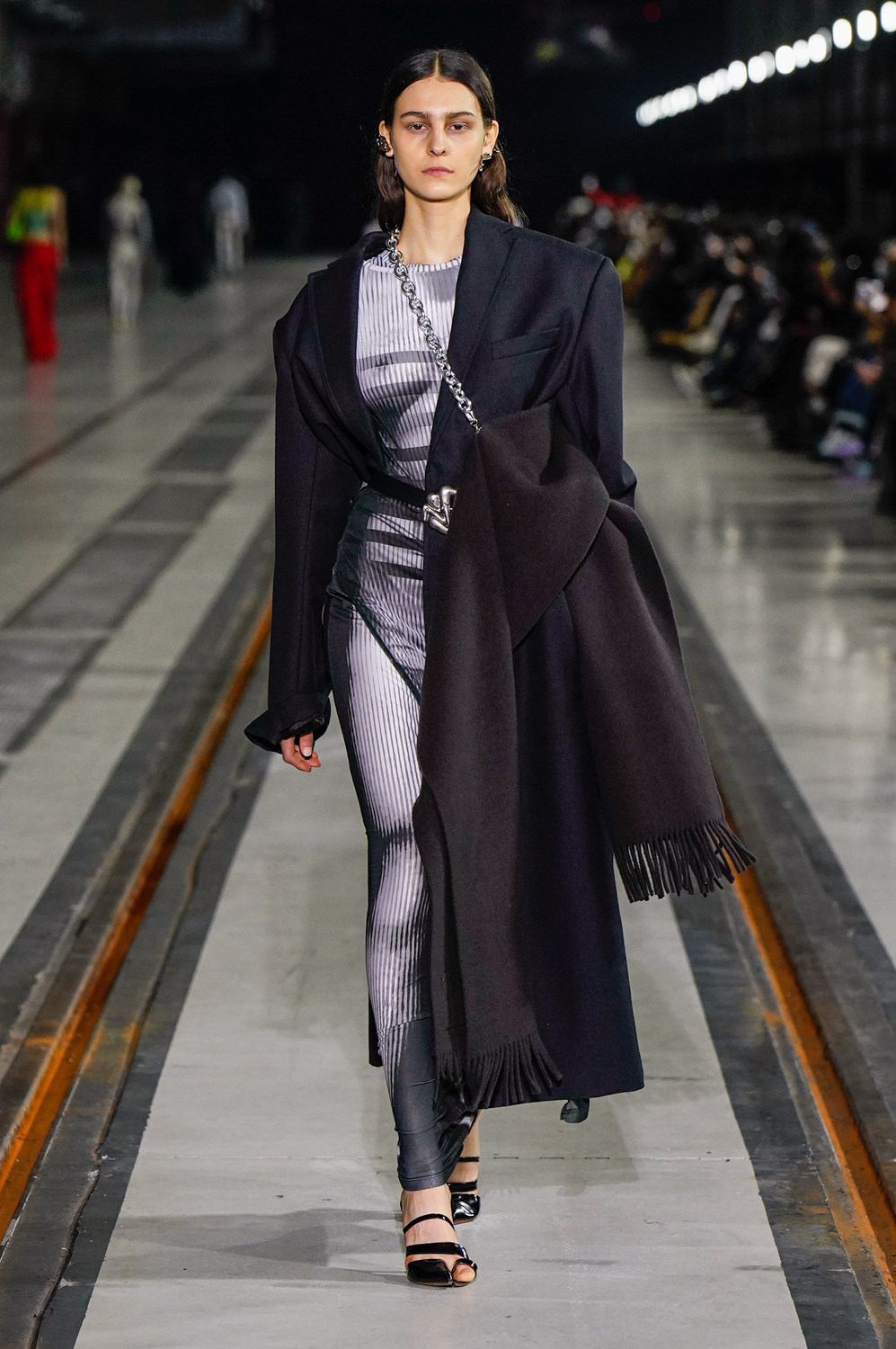 Look 10