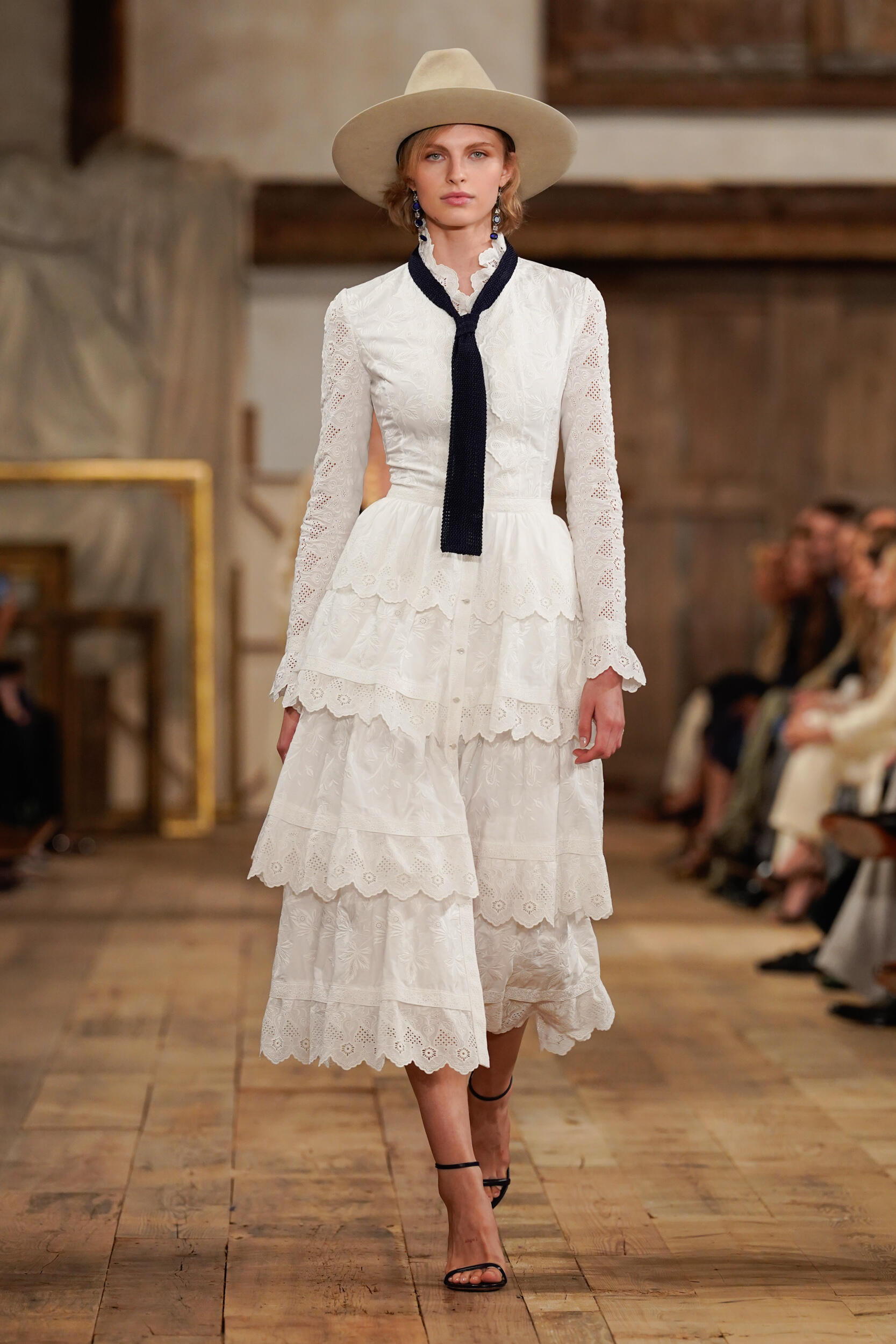 Look 14