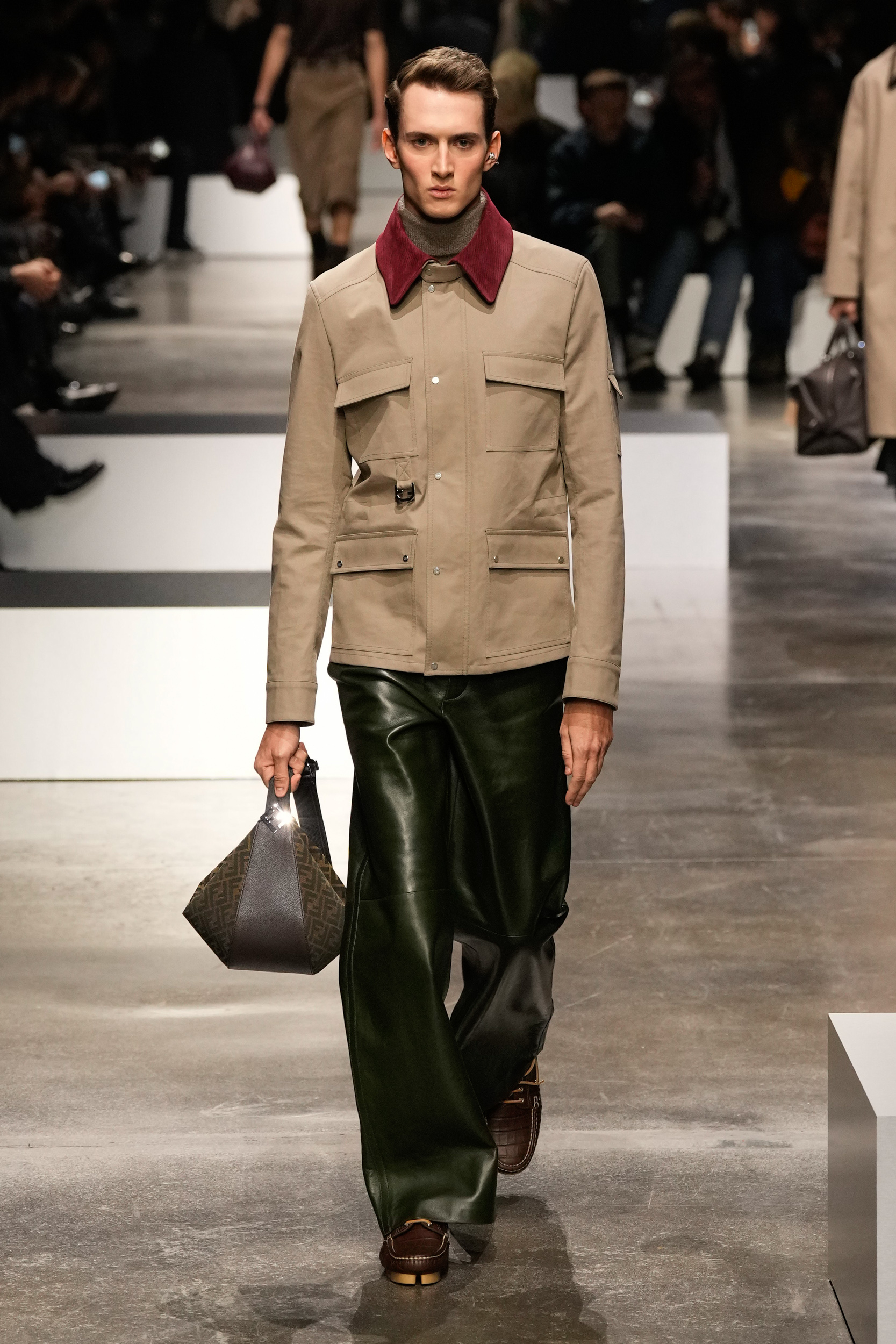 Look 18
