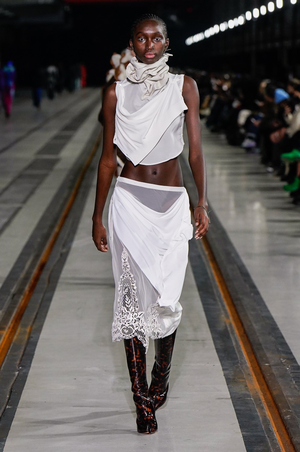 Look 18