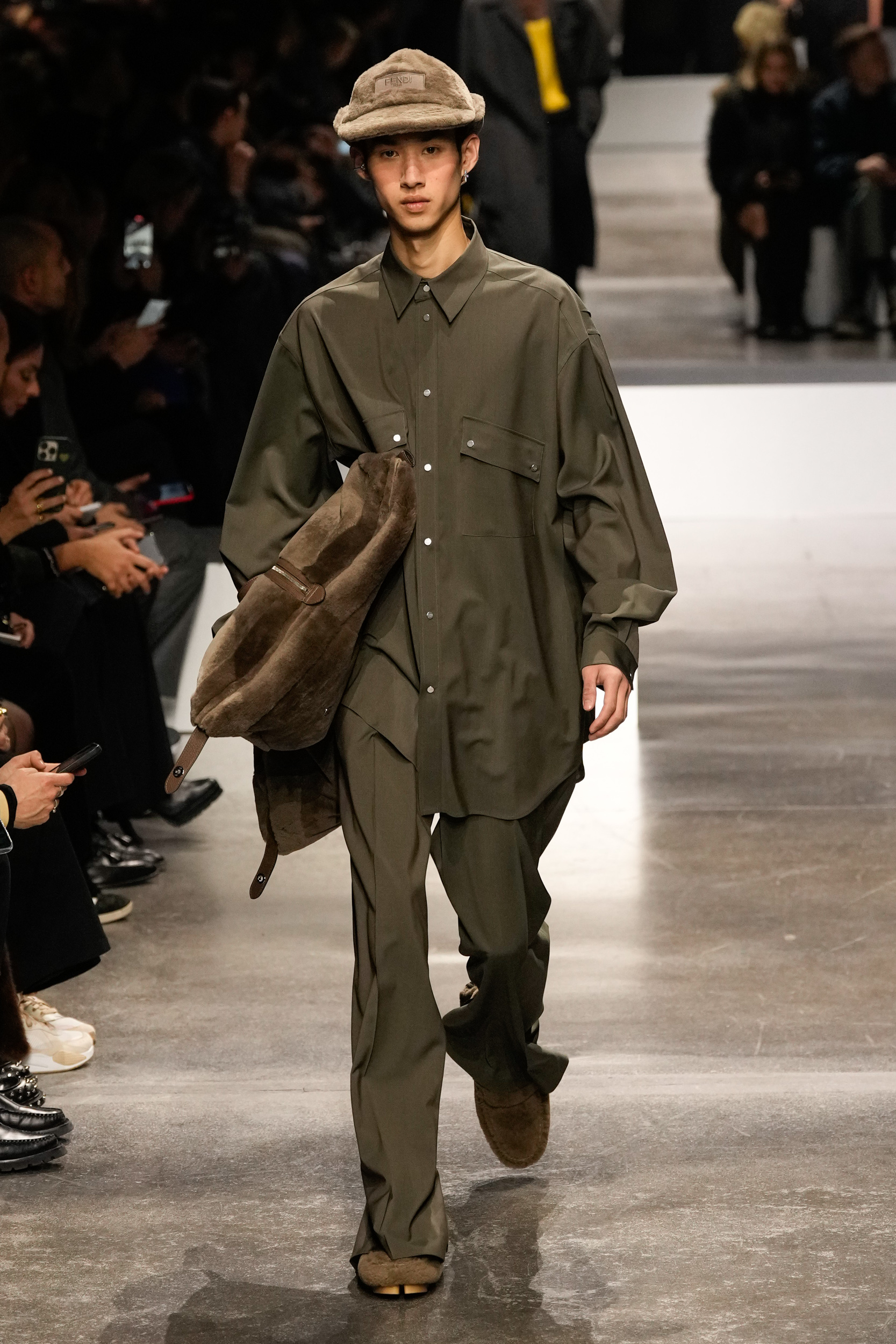 Look 28