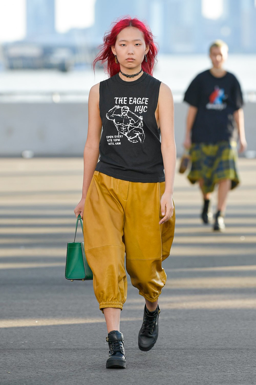 Look 16
