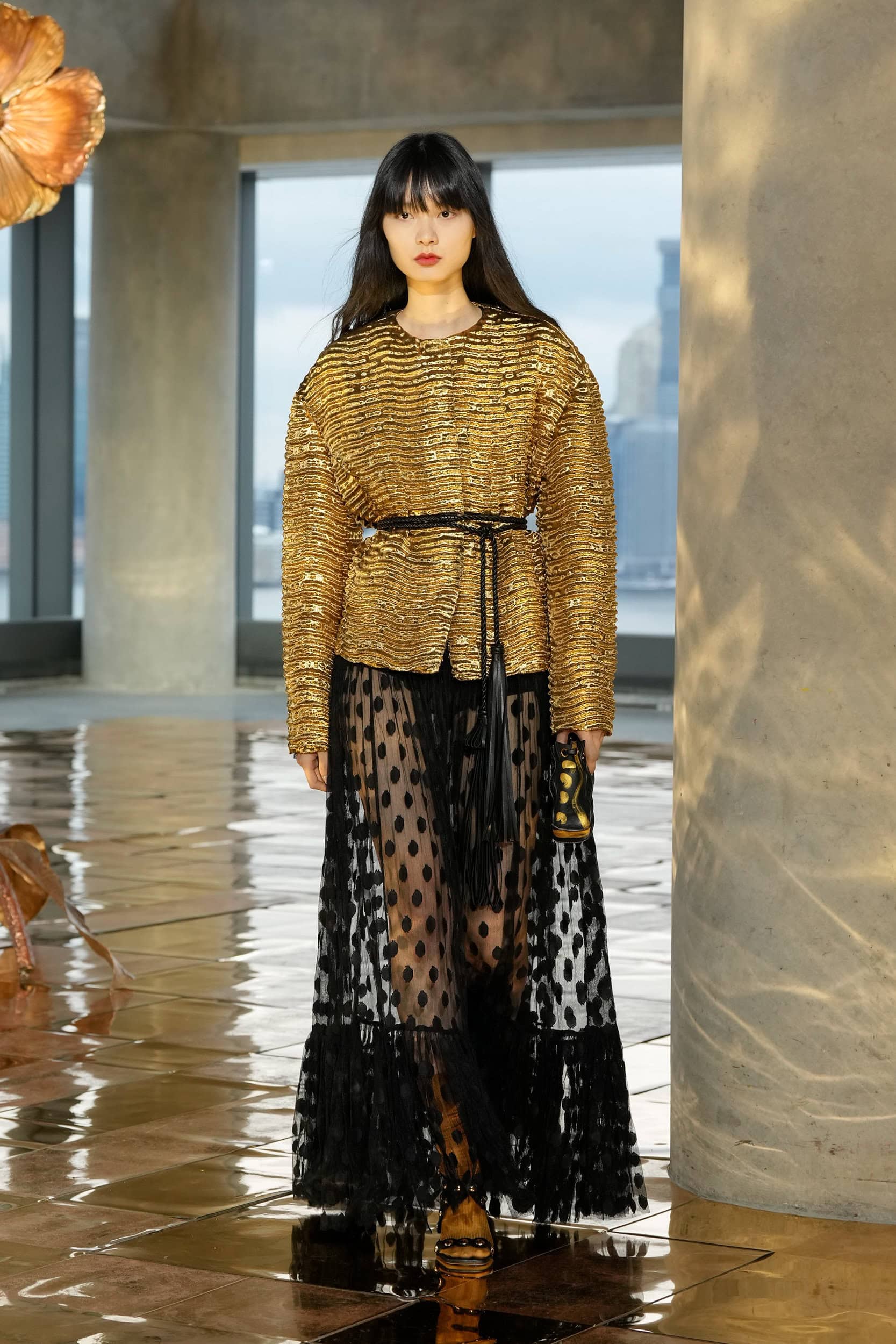 Look 16