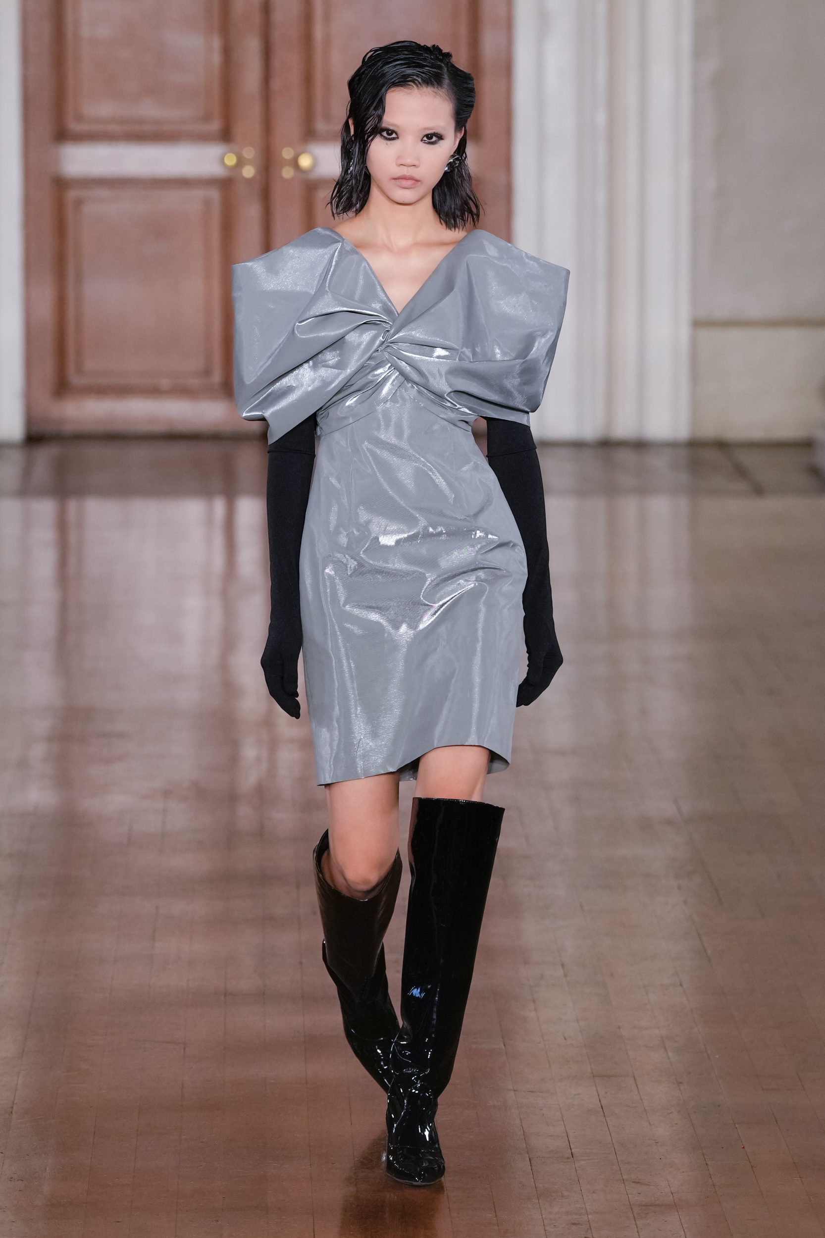 Look 16