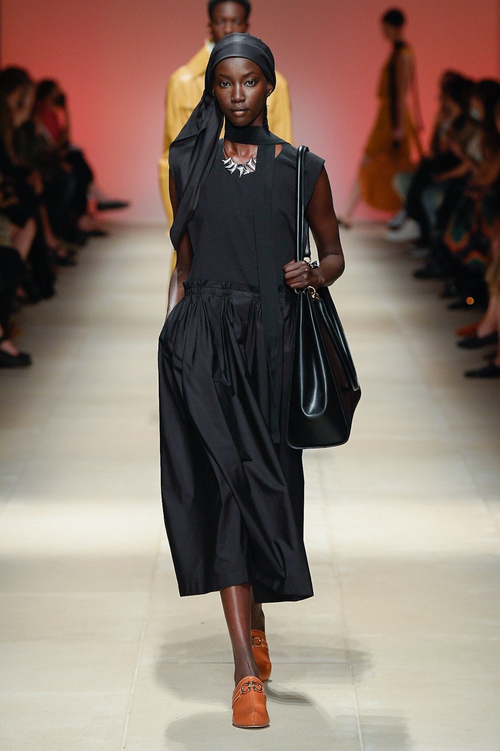 Look 10