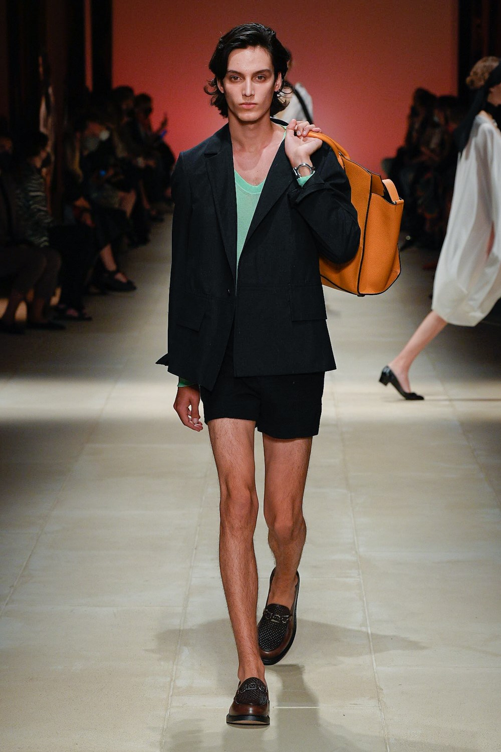Look 16