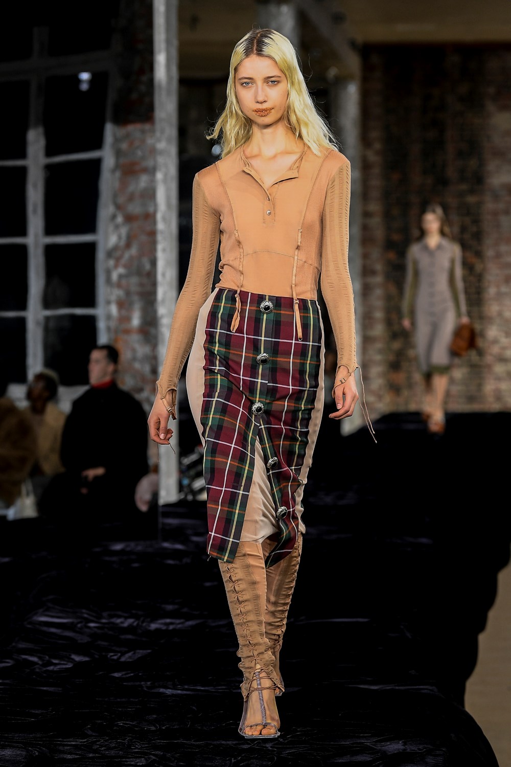 Look 16