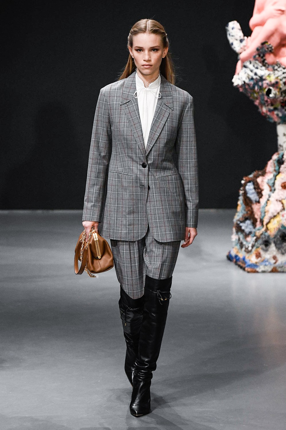 Look 10
