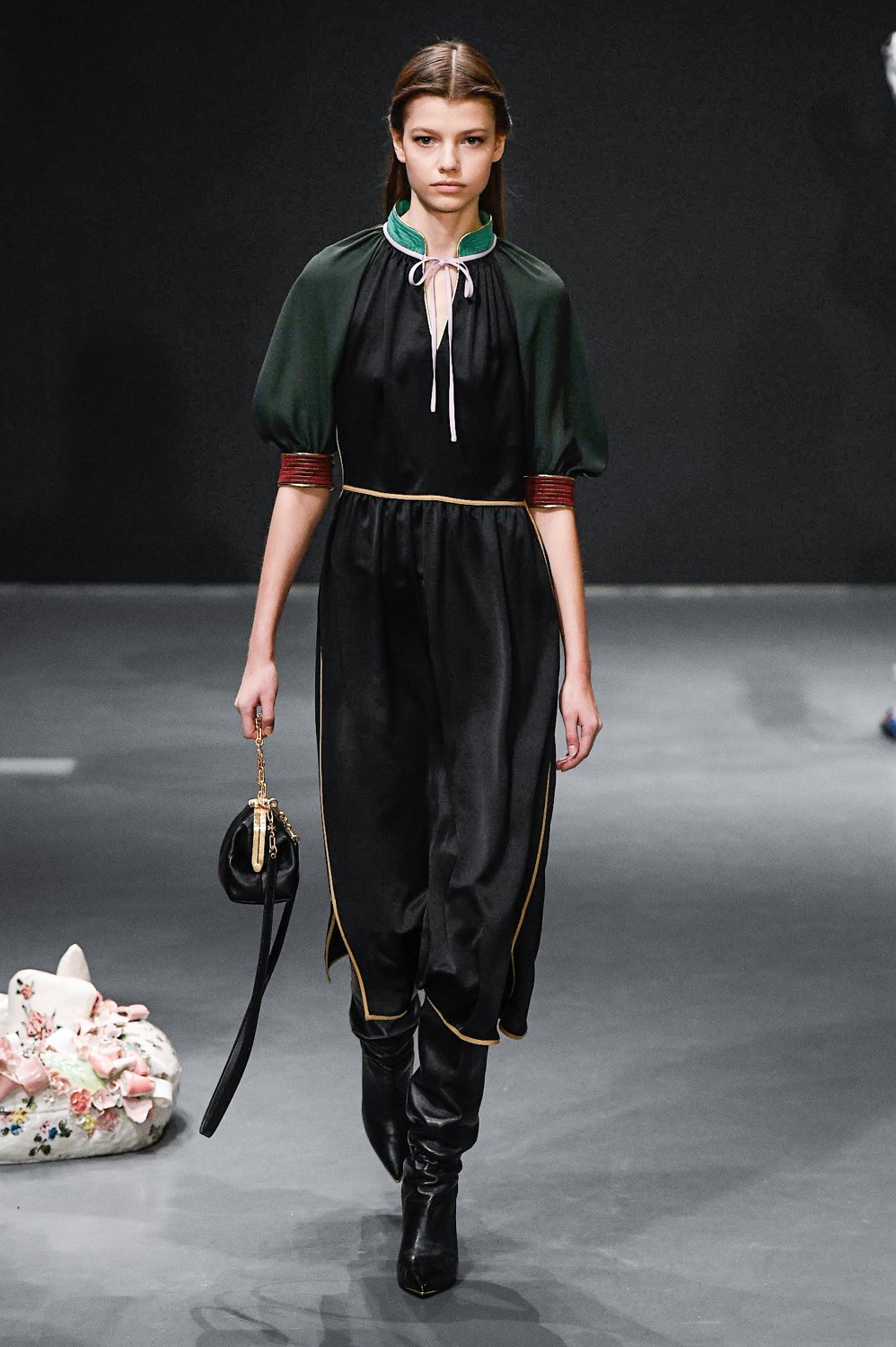 Look 16