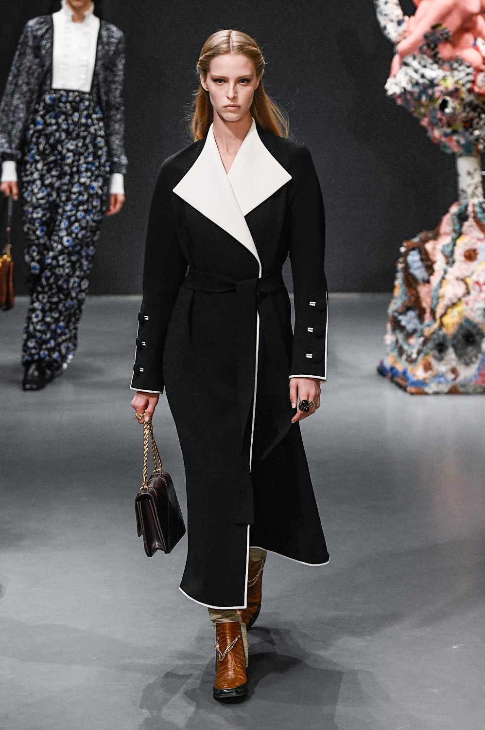 Look 19