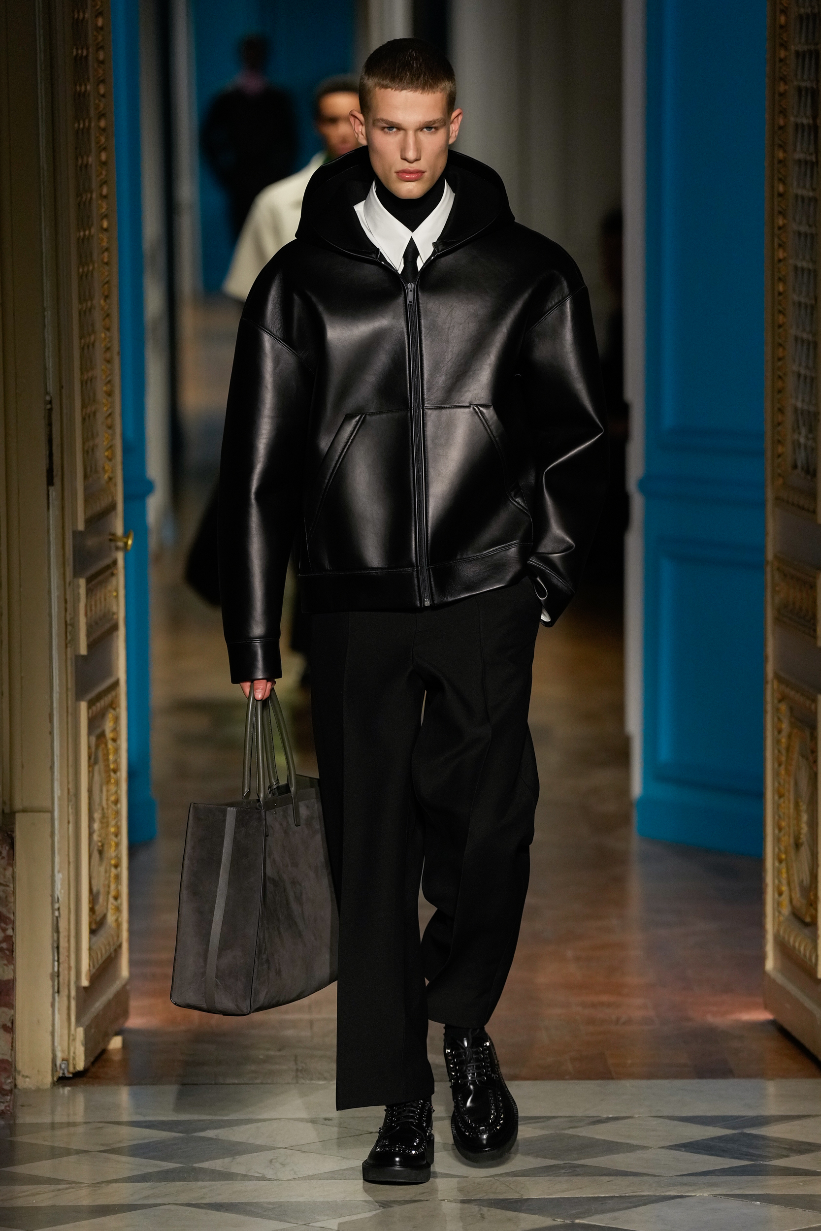 Look 10