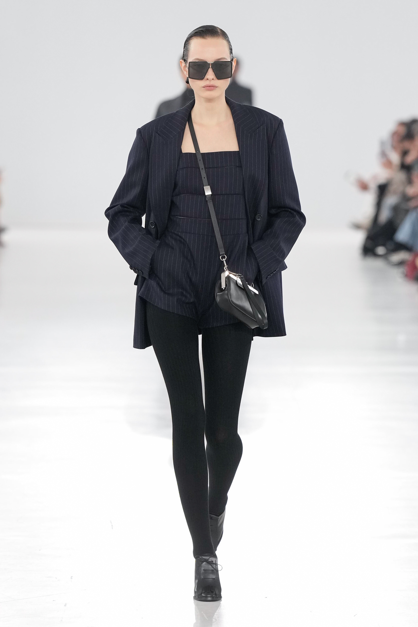 Look 10