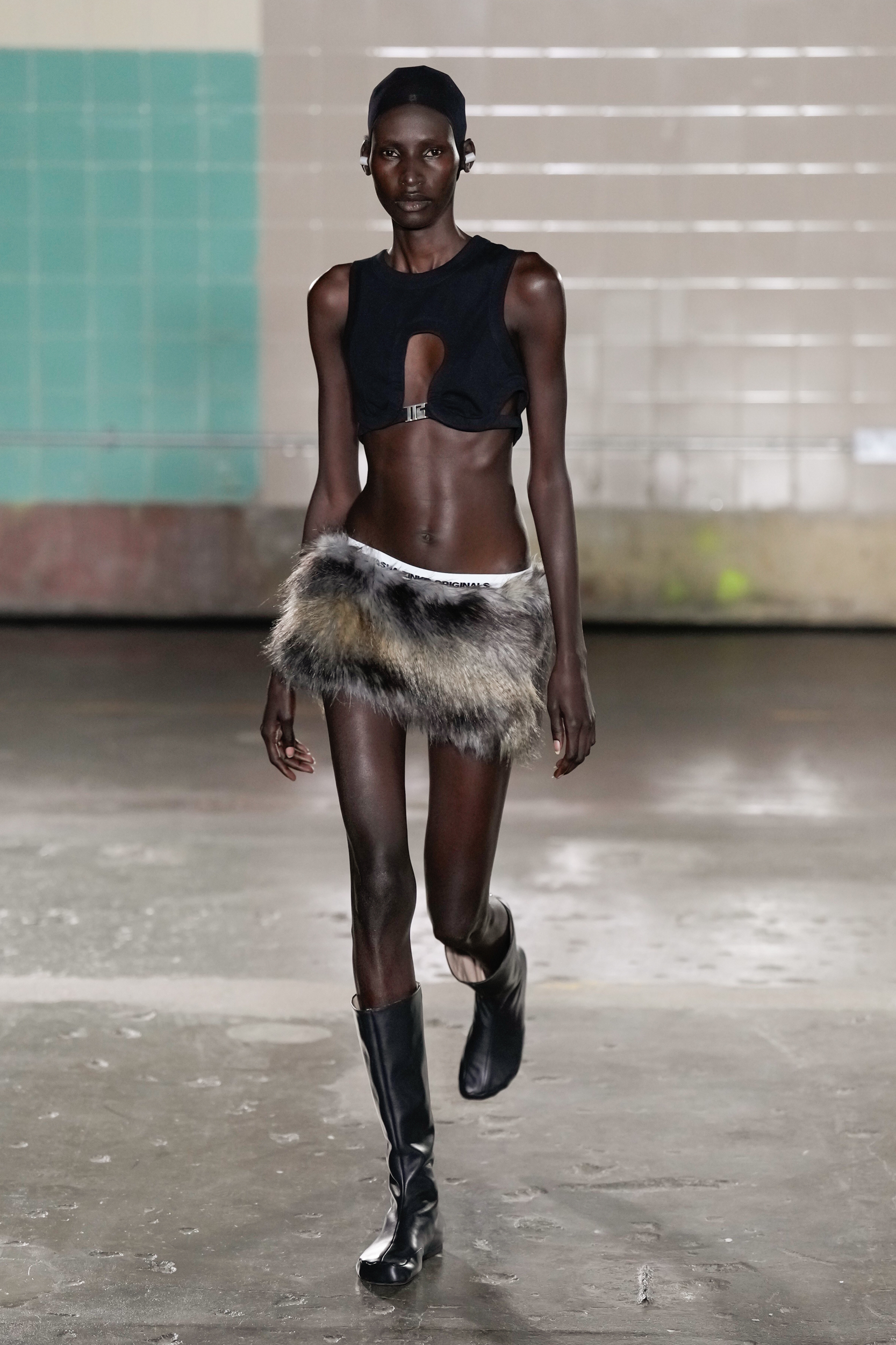 Look 32