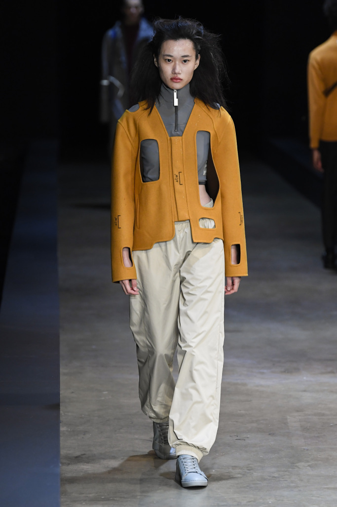 Look 16