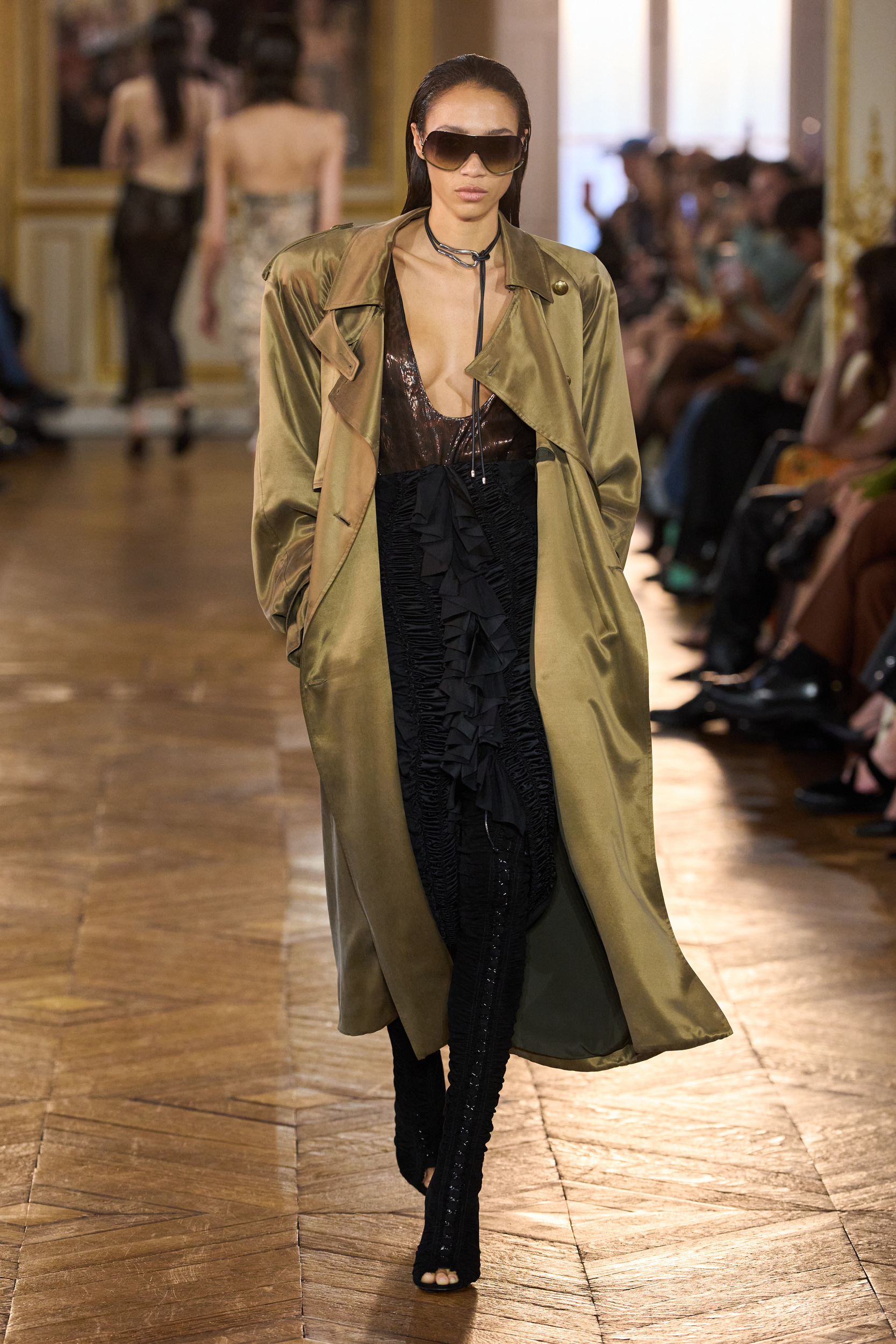 Look 10