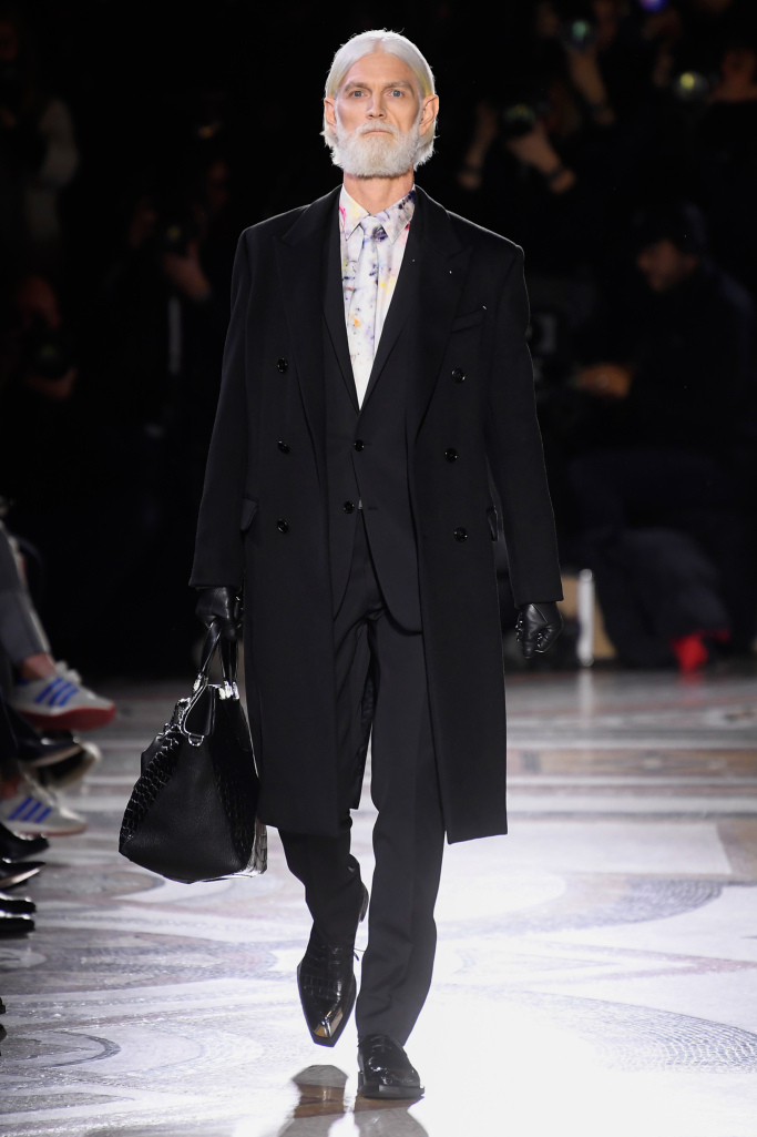 Look 10
