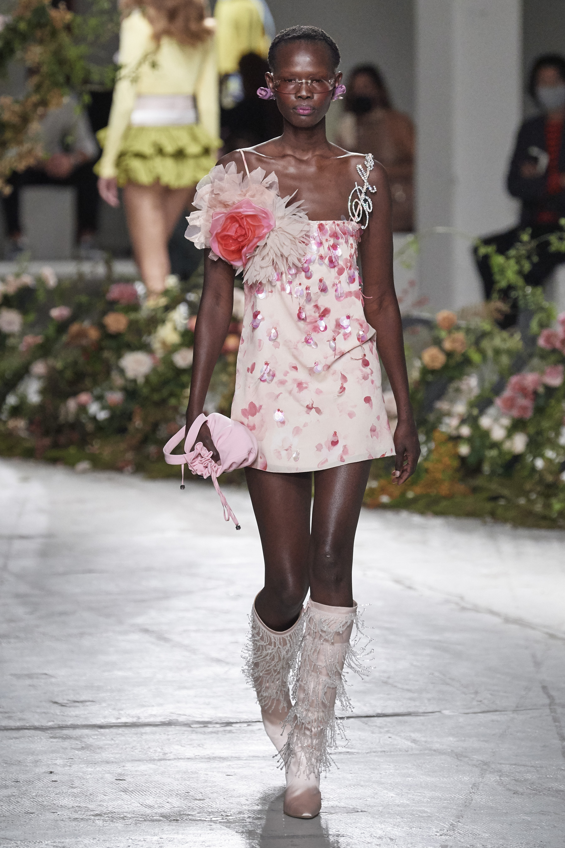 Look 16