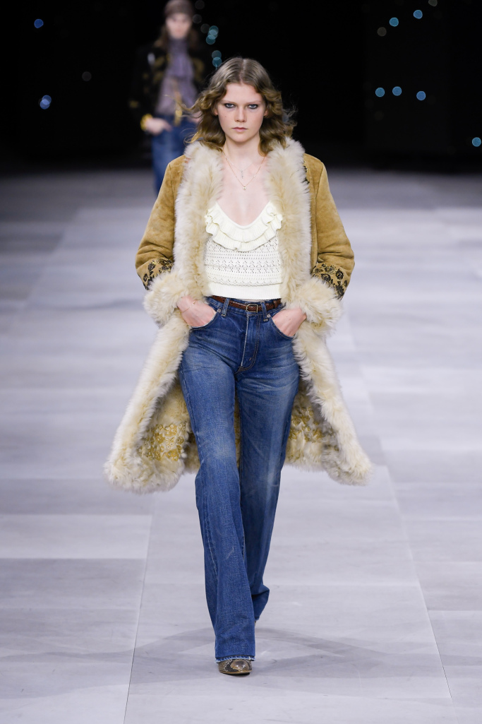 Look 16
