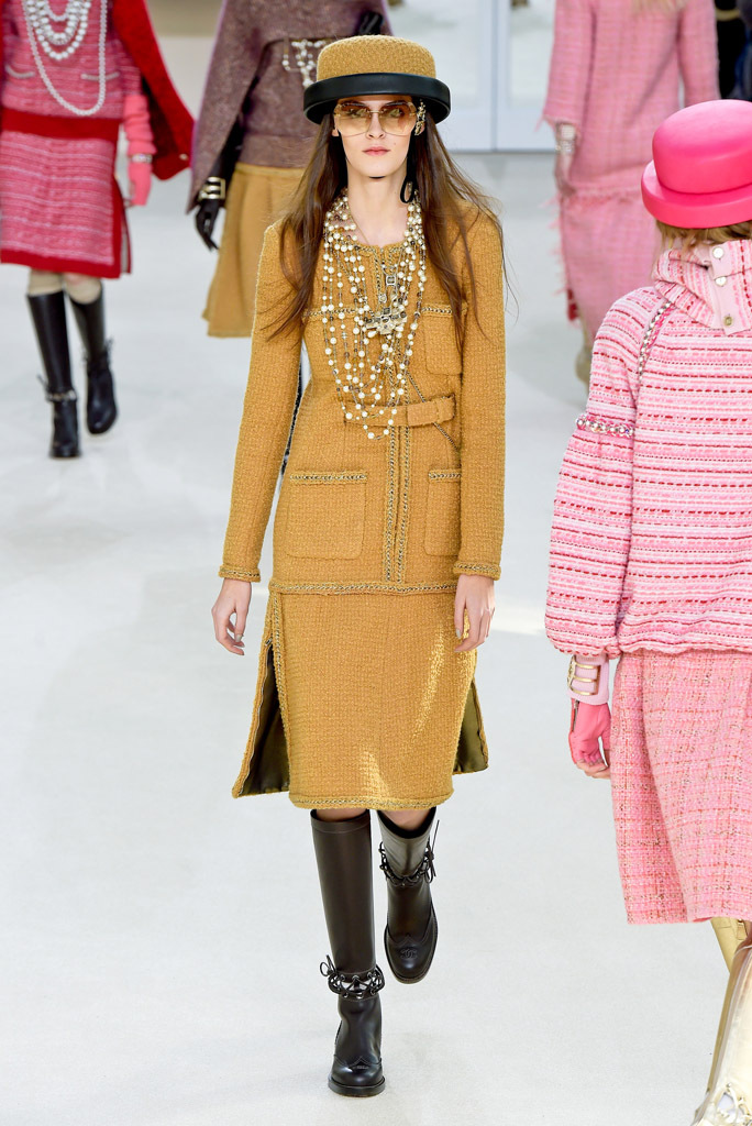Look 16