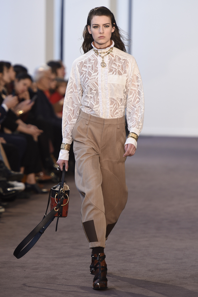 Look 16