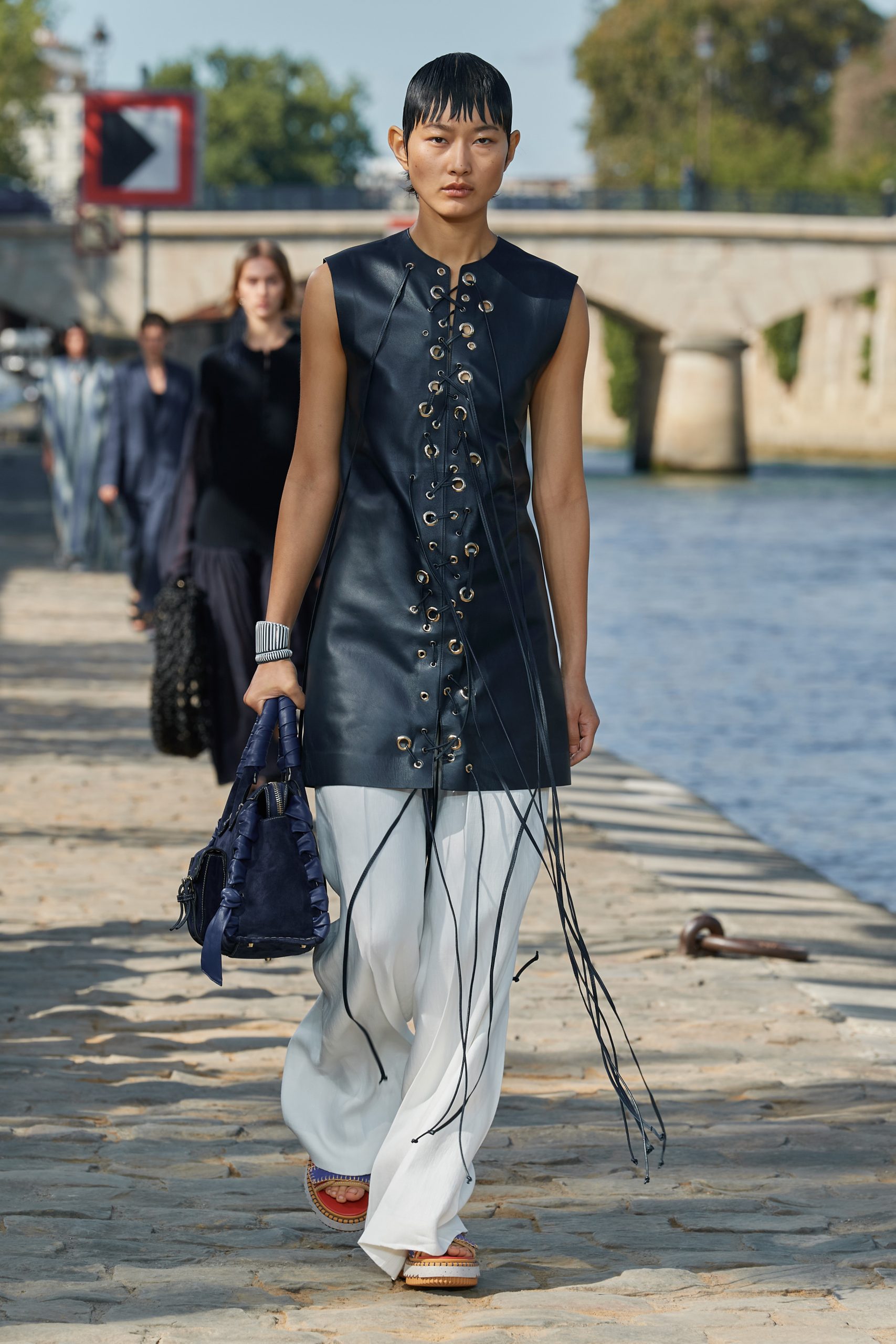 Look 15