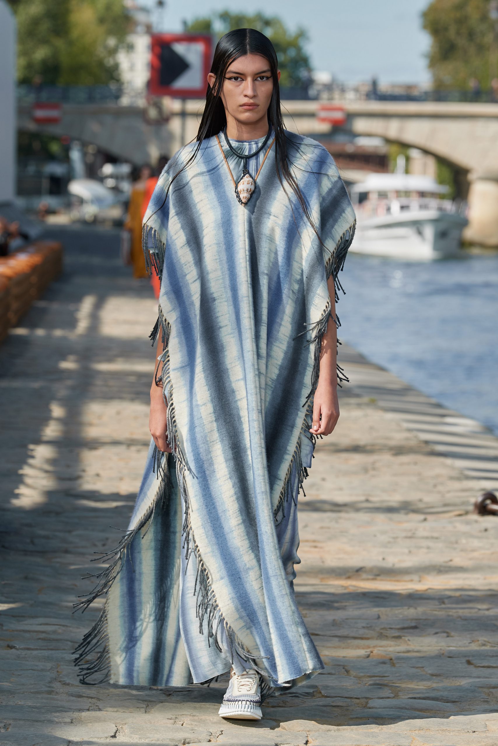 Look 18