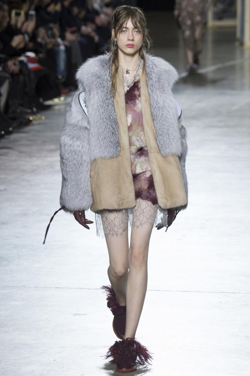Look 16