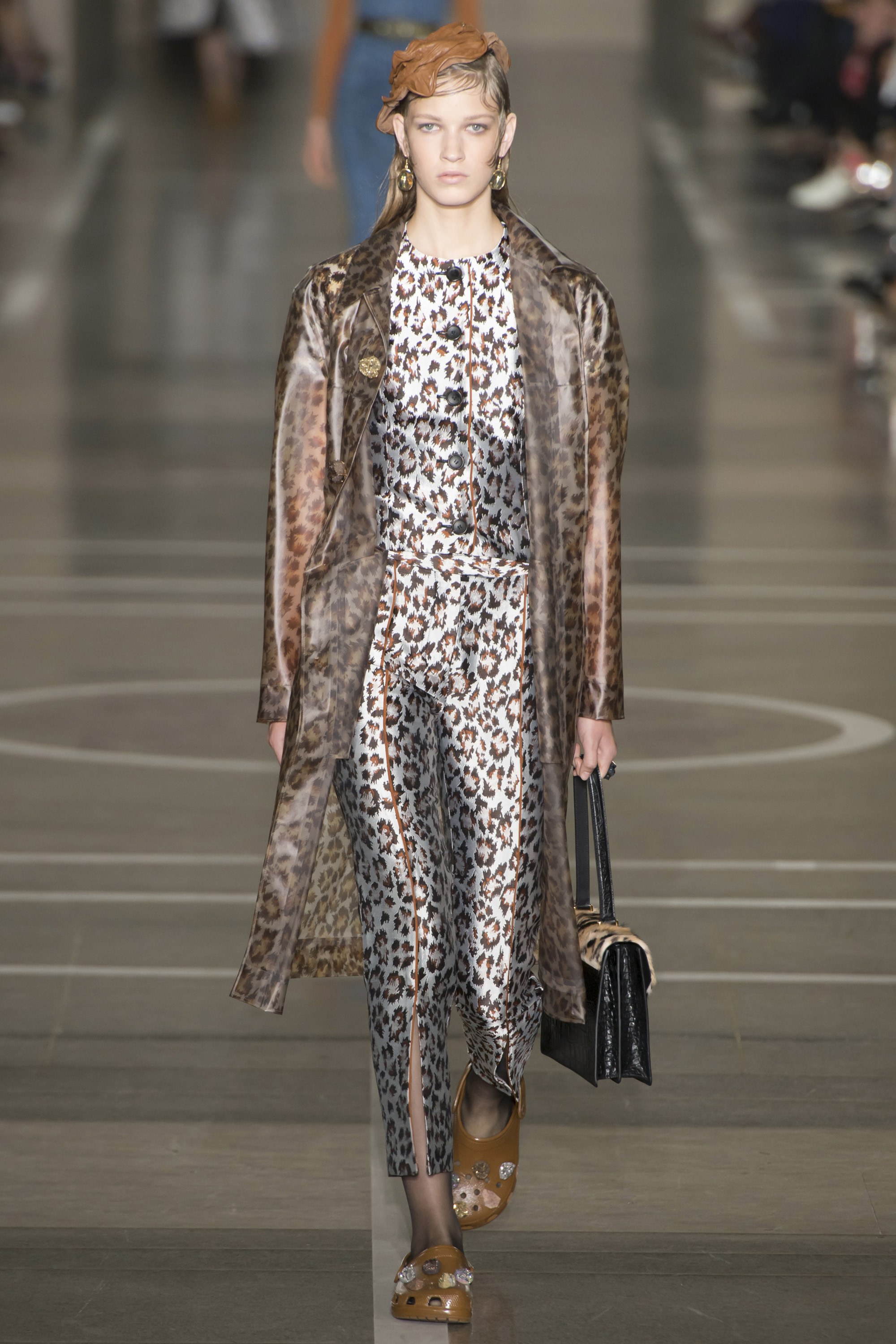 Look 10