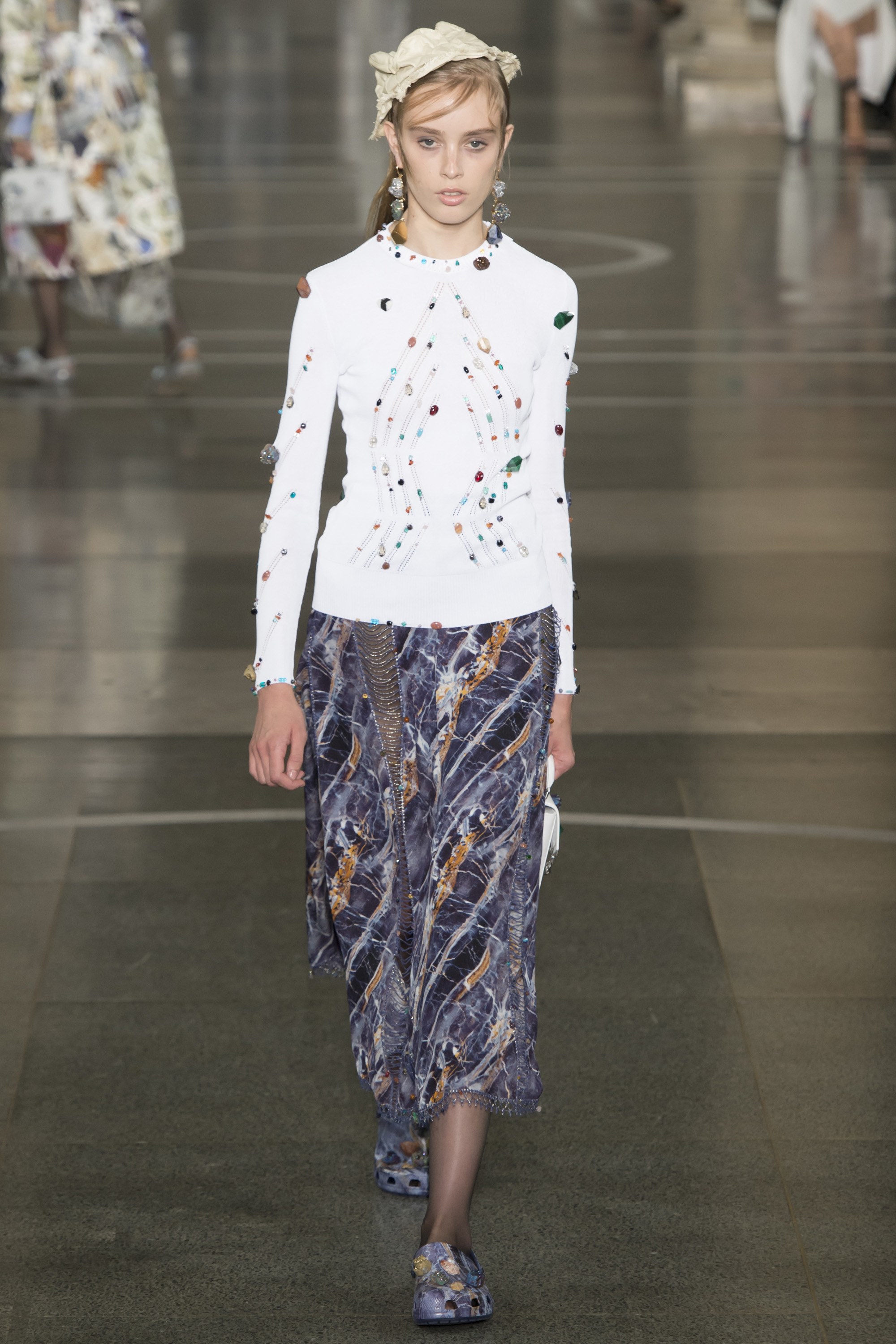 Look 16