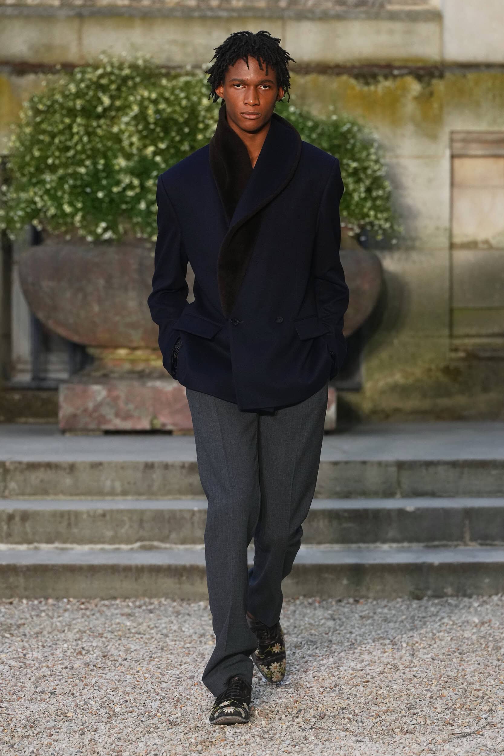 Look 16