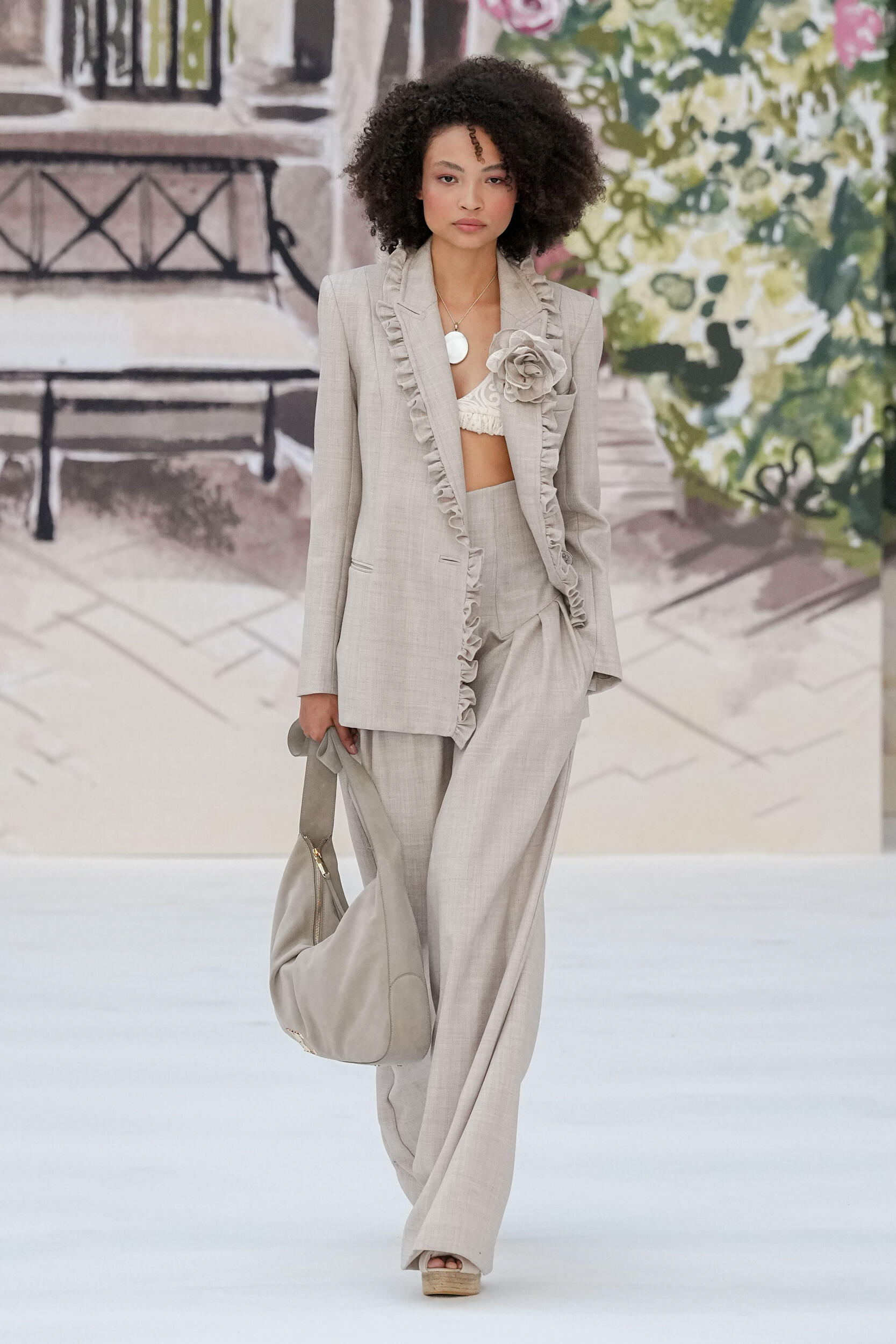 Look 16