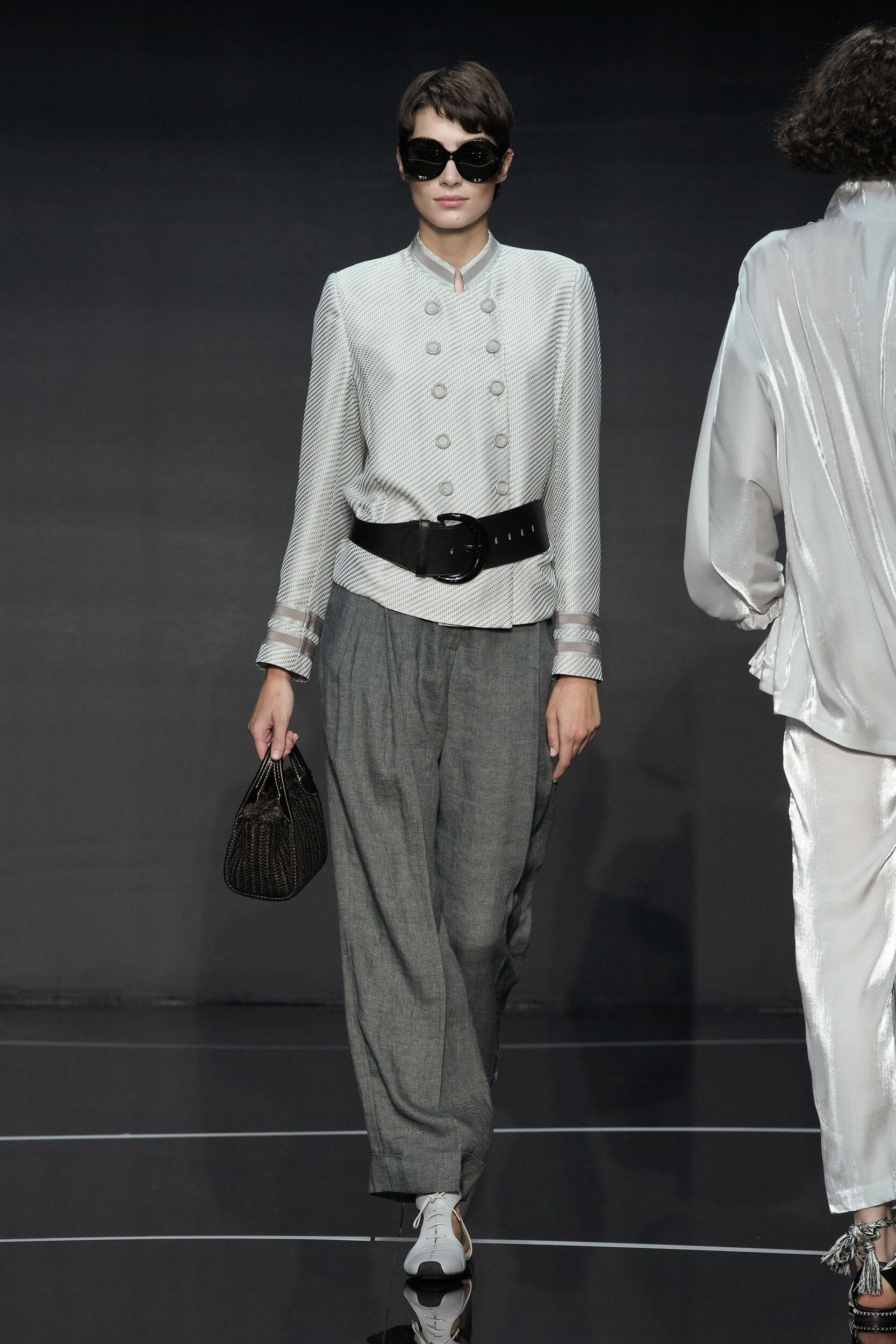 Look 16