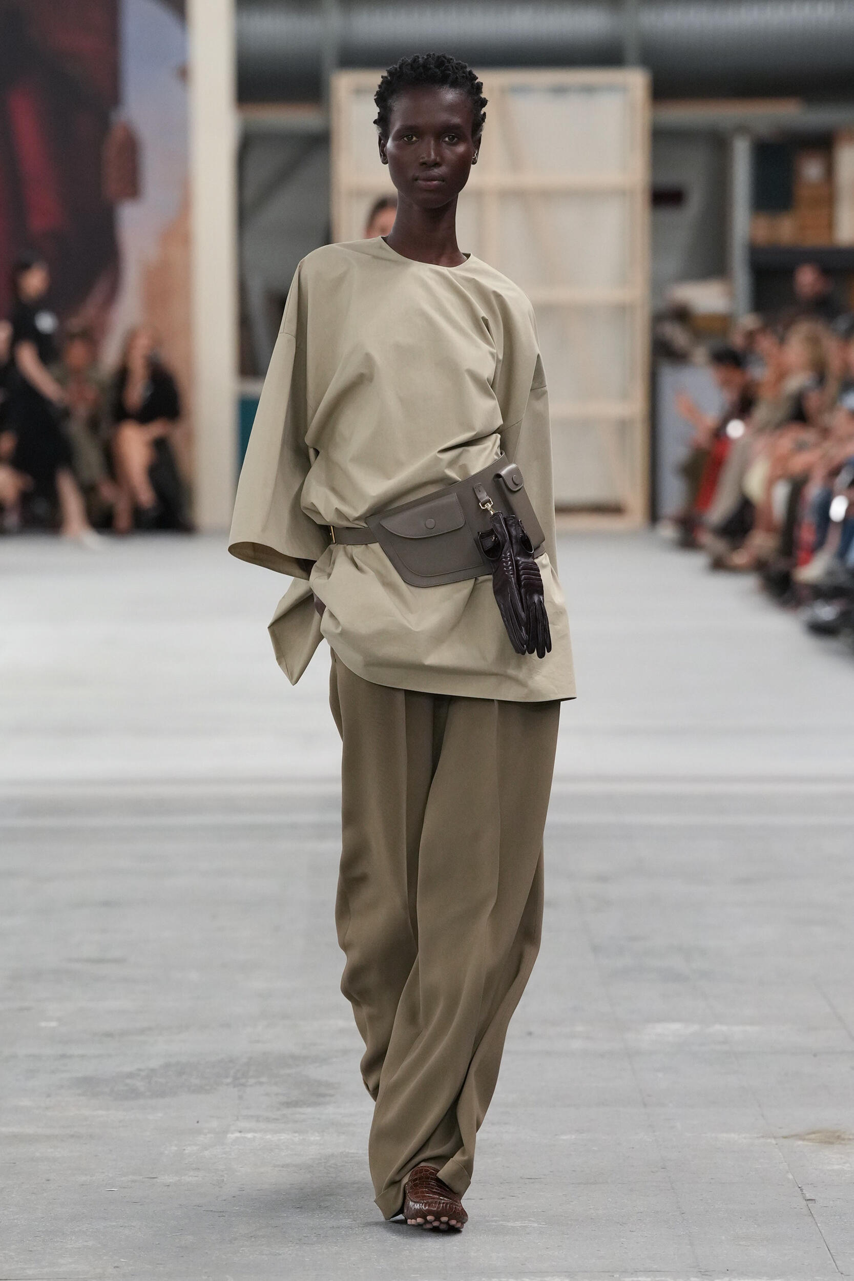 Look 10