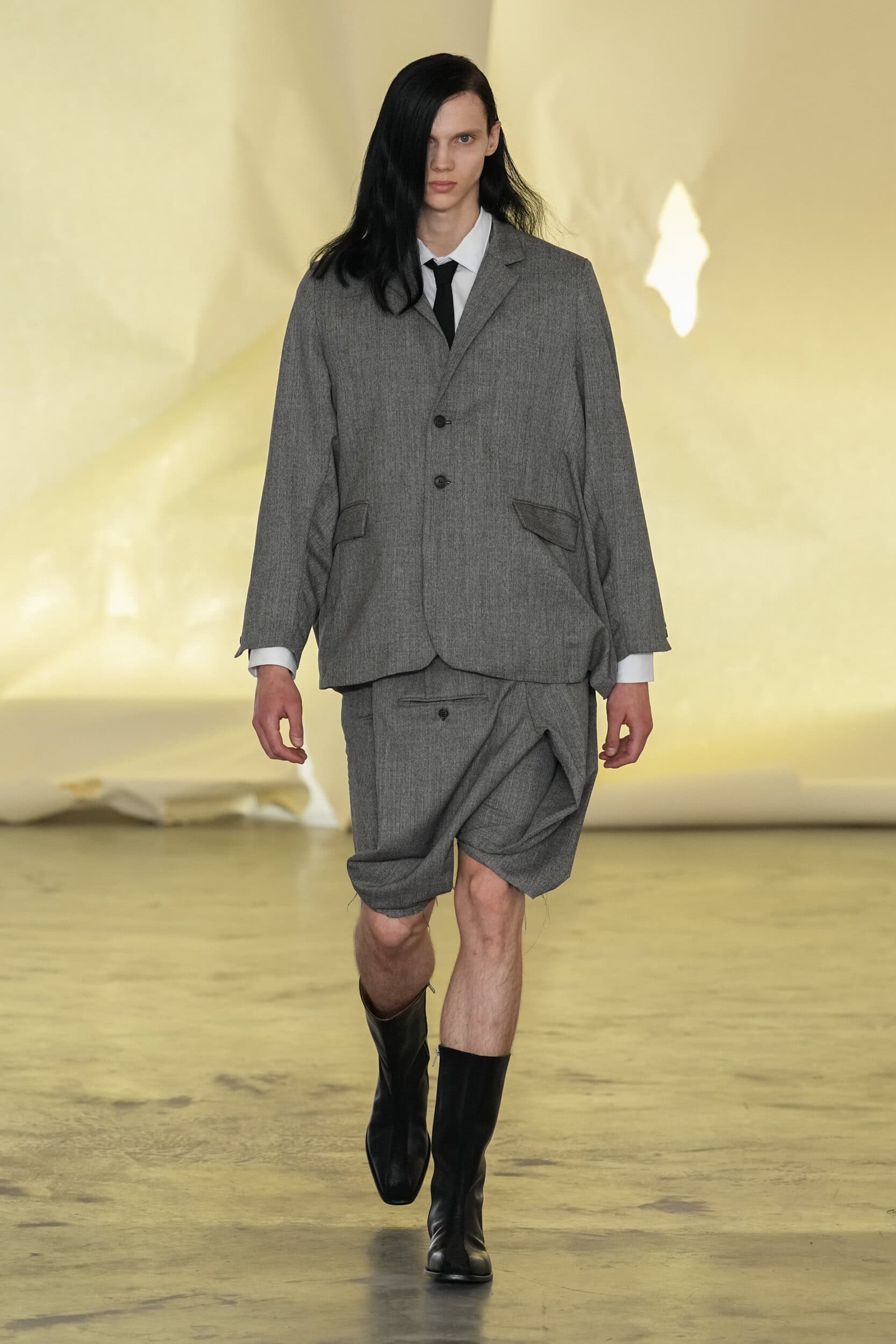 Look 16
