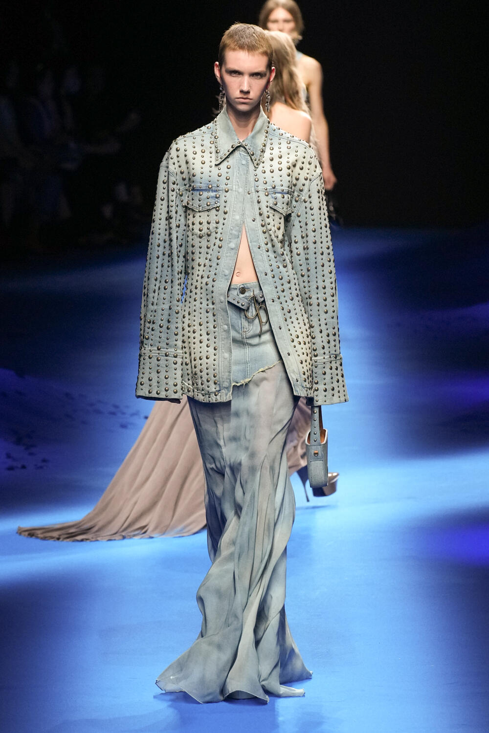 Look 16