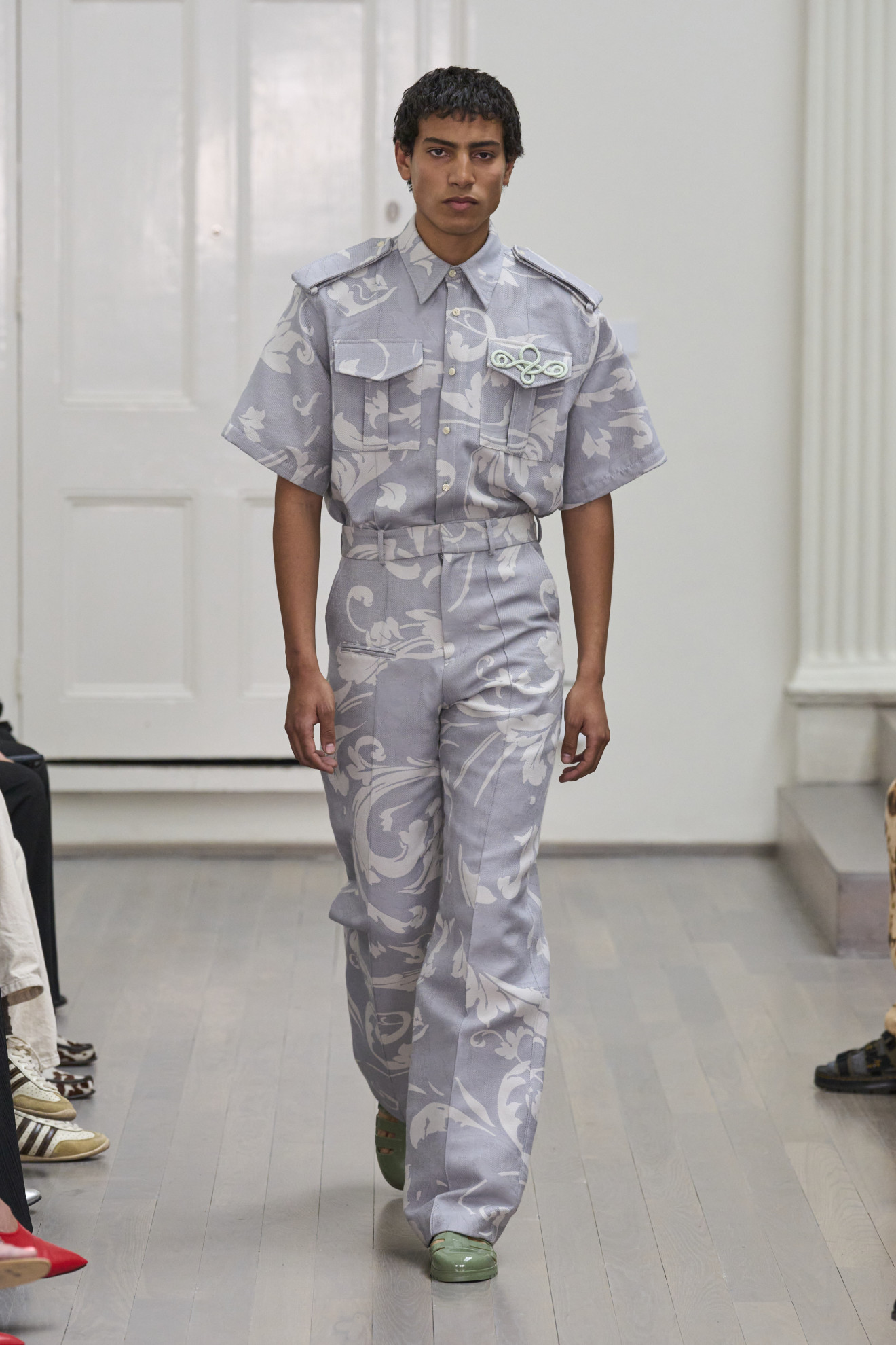 Look 10